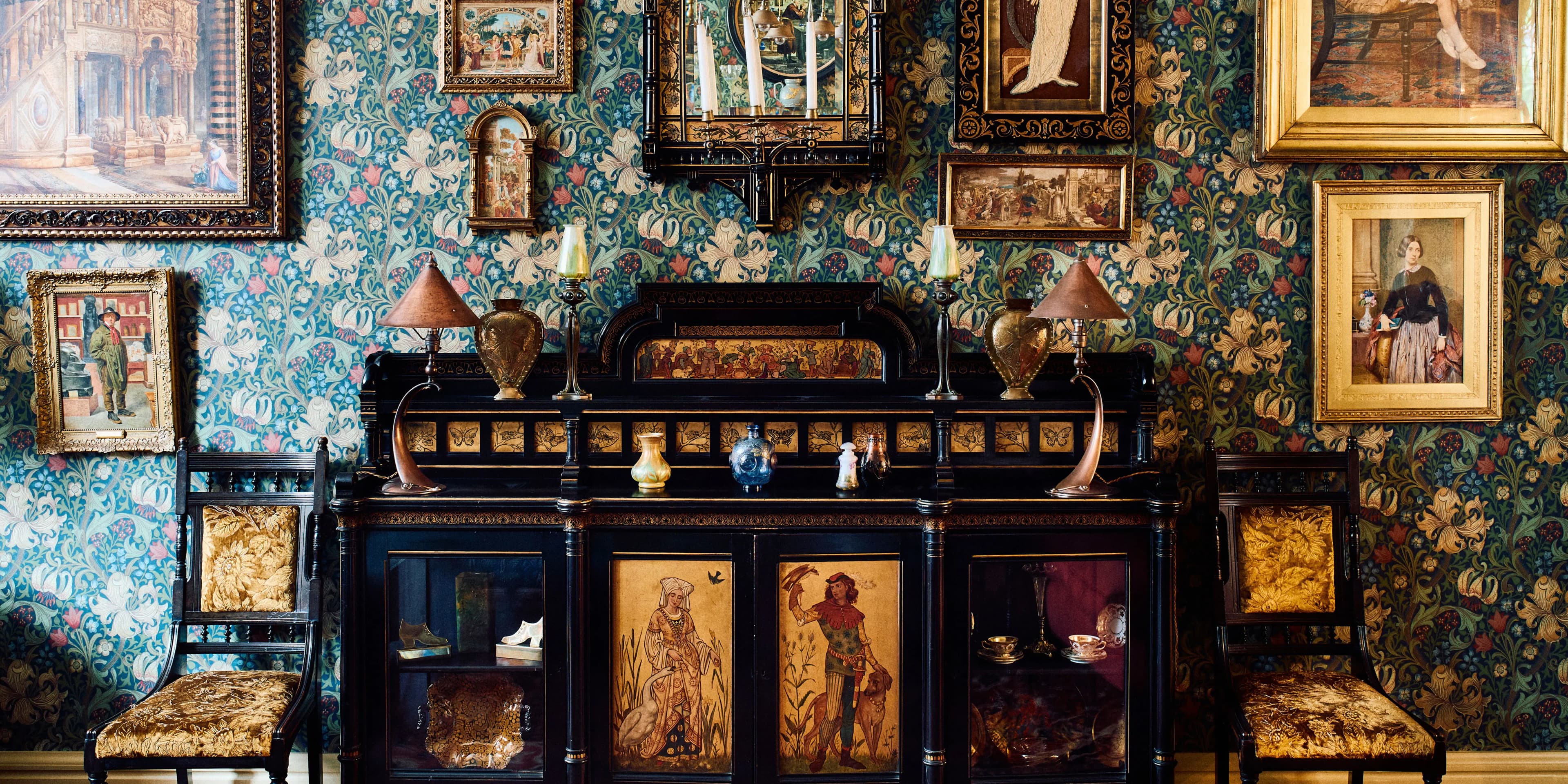 Buy, sell & consign decorative arts at auction in Edinburgh, London, Glasgow and online